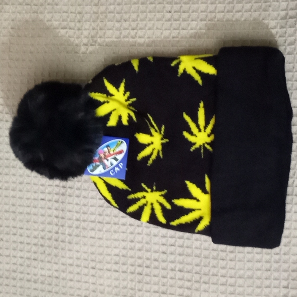 Winter 420 hat Black with yellow leaf